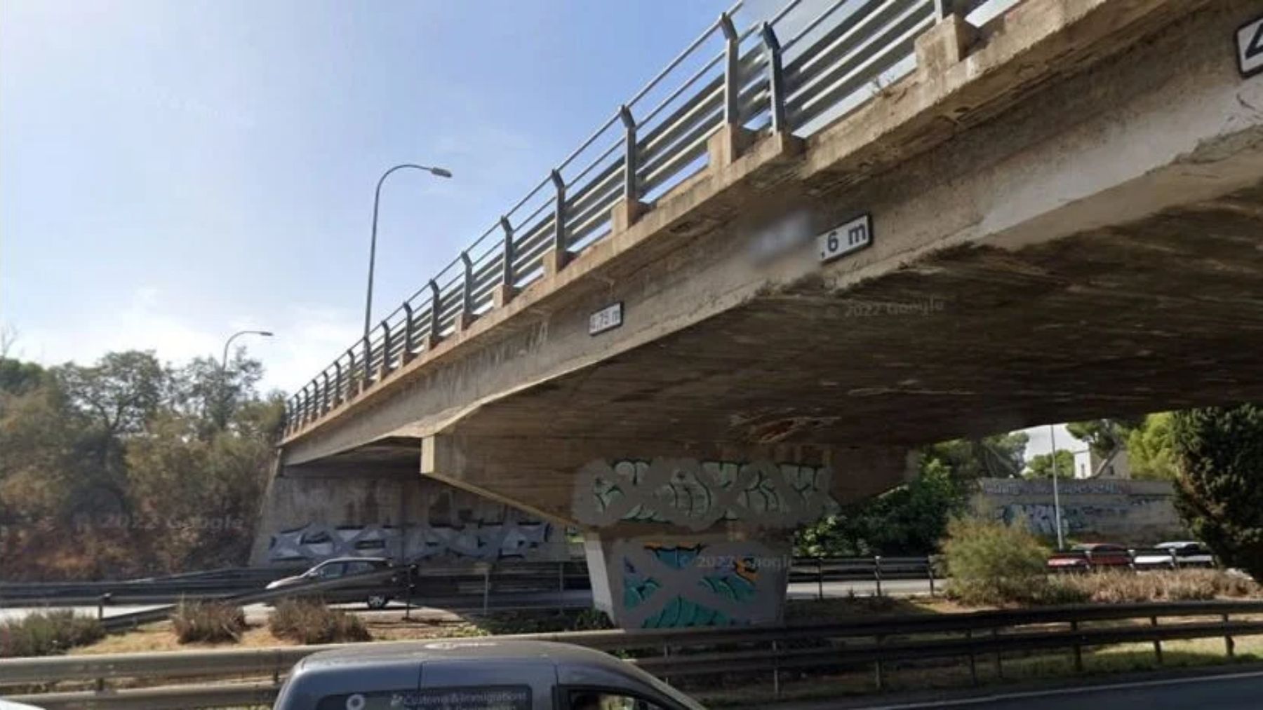 El puente del Coll den Rebassa sobre la autopista de Llucmajor.