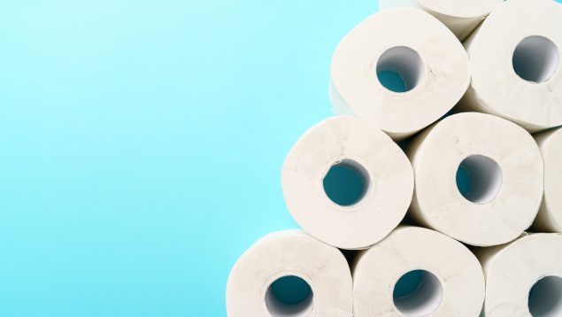 El truco del papel higiénico para eliminar los malos olores en la nevera