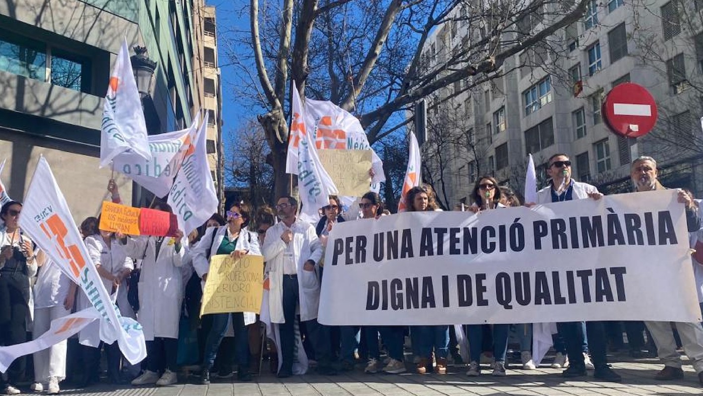 Concentración de los médicos del sindicato CESM-CV ante la Consejería de Sanidad valenciana.