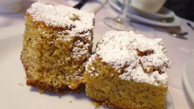 Pastel de coco, zanahoria y almendras