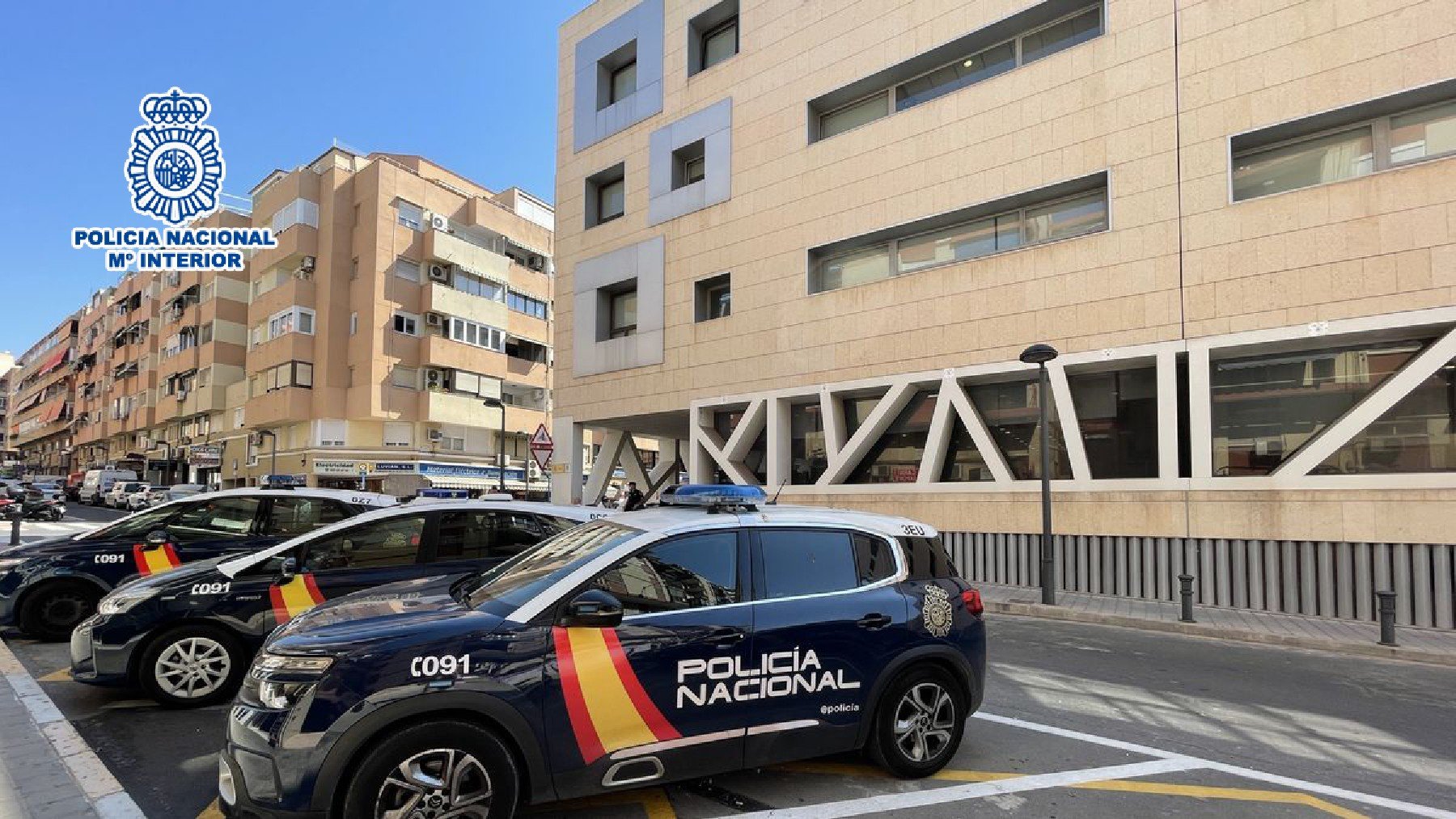 Fachada de las dependencias de la Policía Nacional en Alicante.
