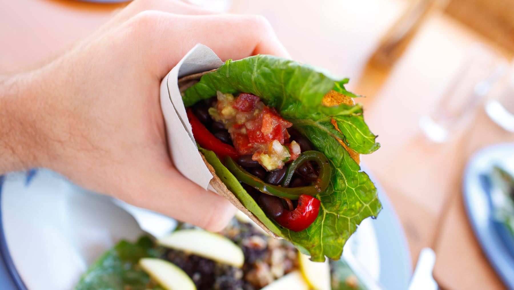 Burritos con frijoles negros y tocino