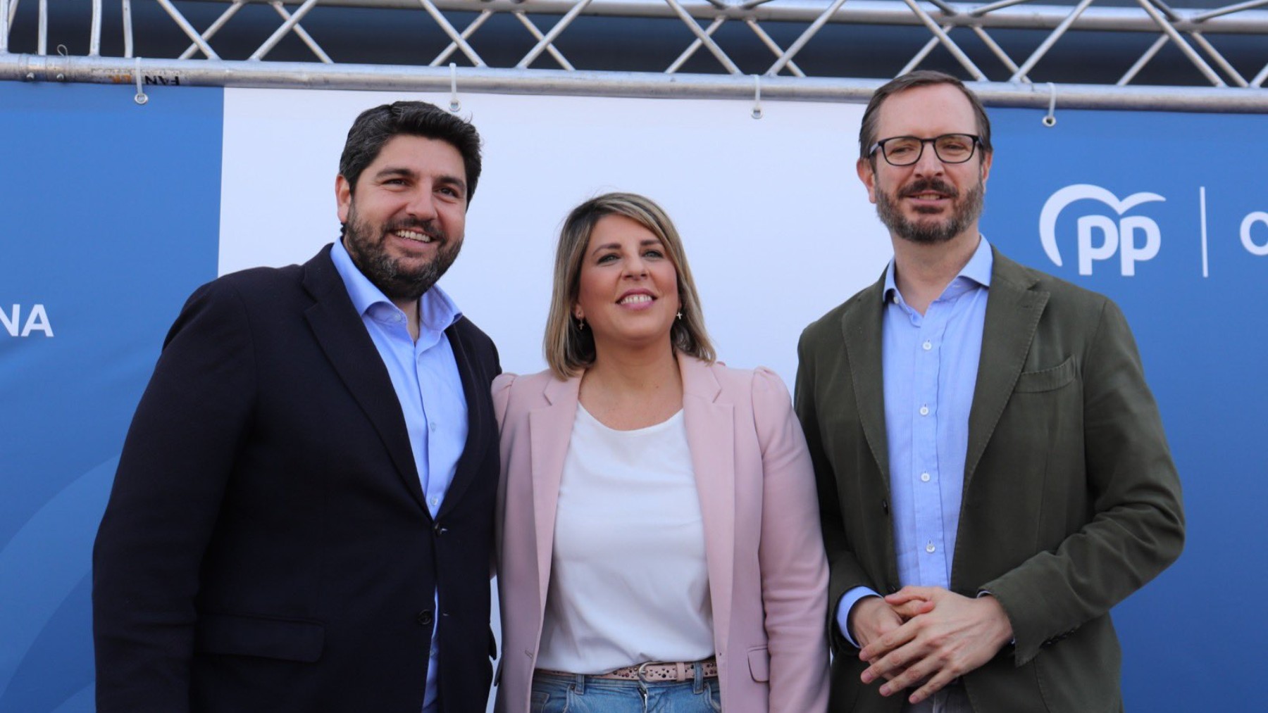 López Miras, Noelia Arroyo y Javier Maroto. (Foto: PP)