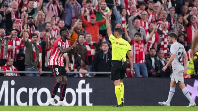 El Athletic explota por el polémico gol anulado por mano de Muniain