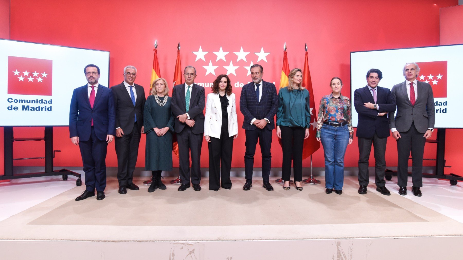 La presidenta de la Comunidad de Madrid, Isabel Díaz Ayuso, junto a sus consejeros.