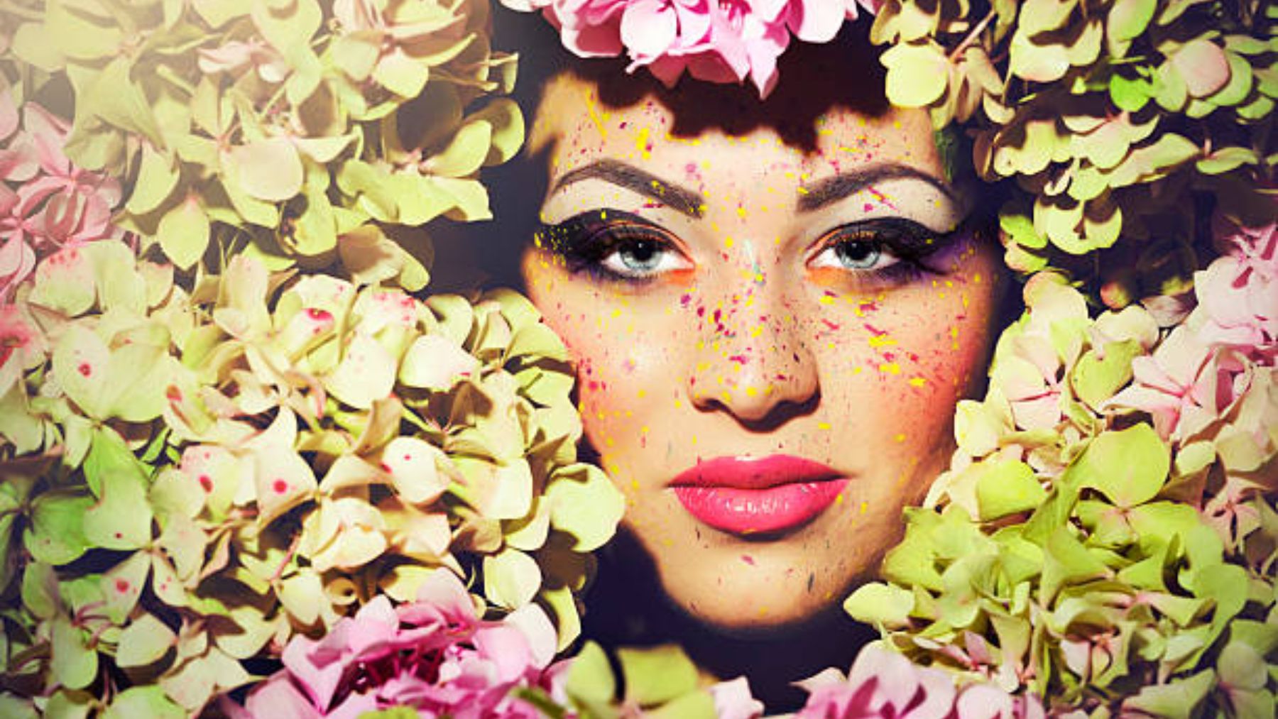 Descubre qué tendencias arrasan en el maquillaje de ojos para esta primavera 2023