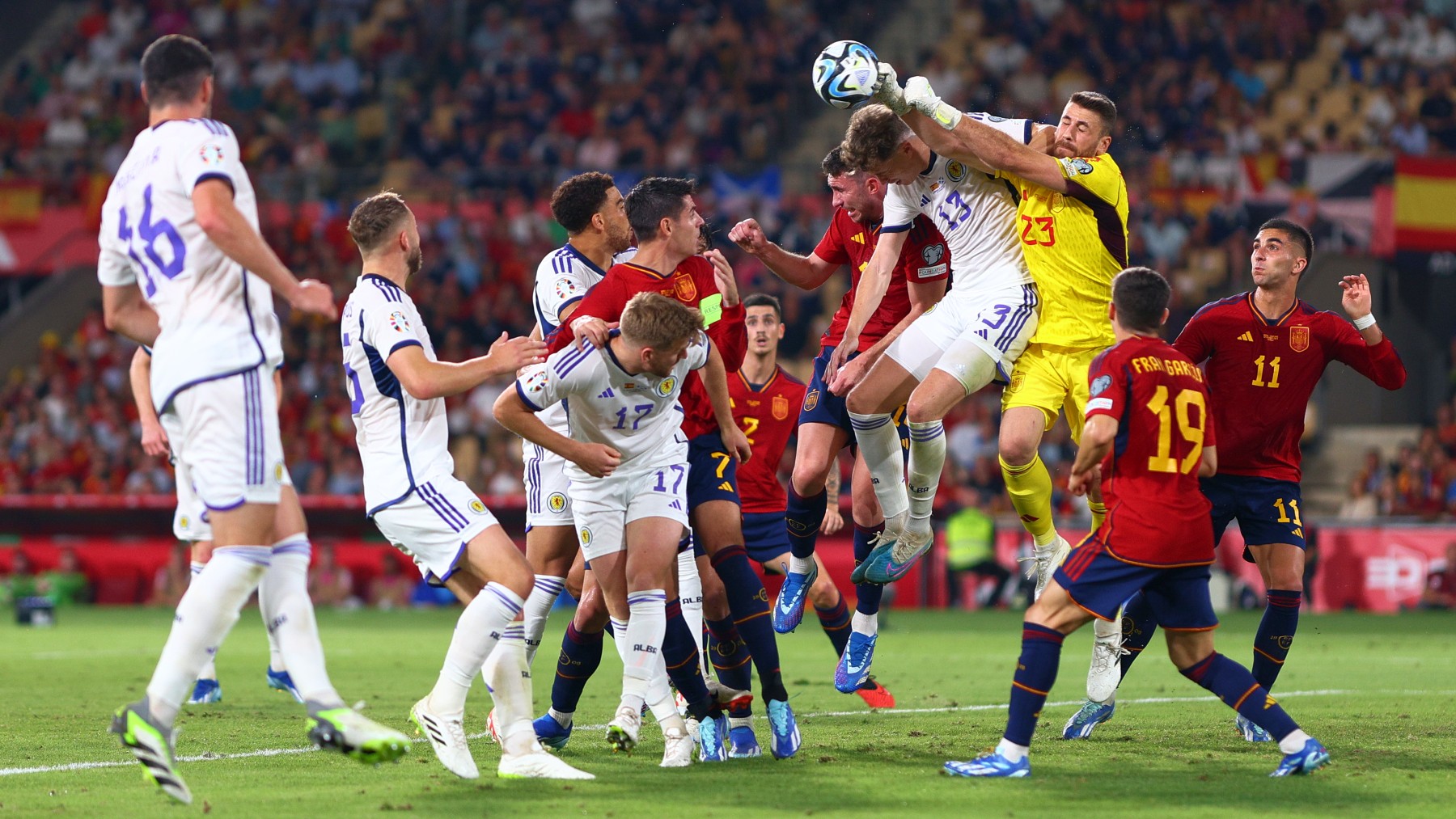 Imagen del partido de clasificación para la Eurocopa entre España y Escocia. (Getty)