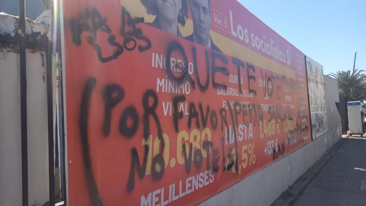 Cartel del PSOE de Melilla pintado.