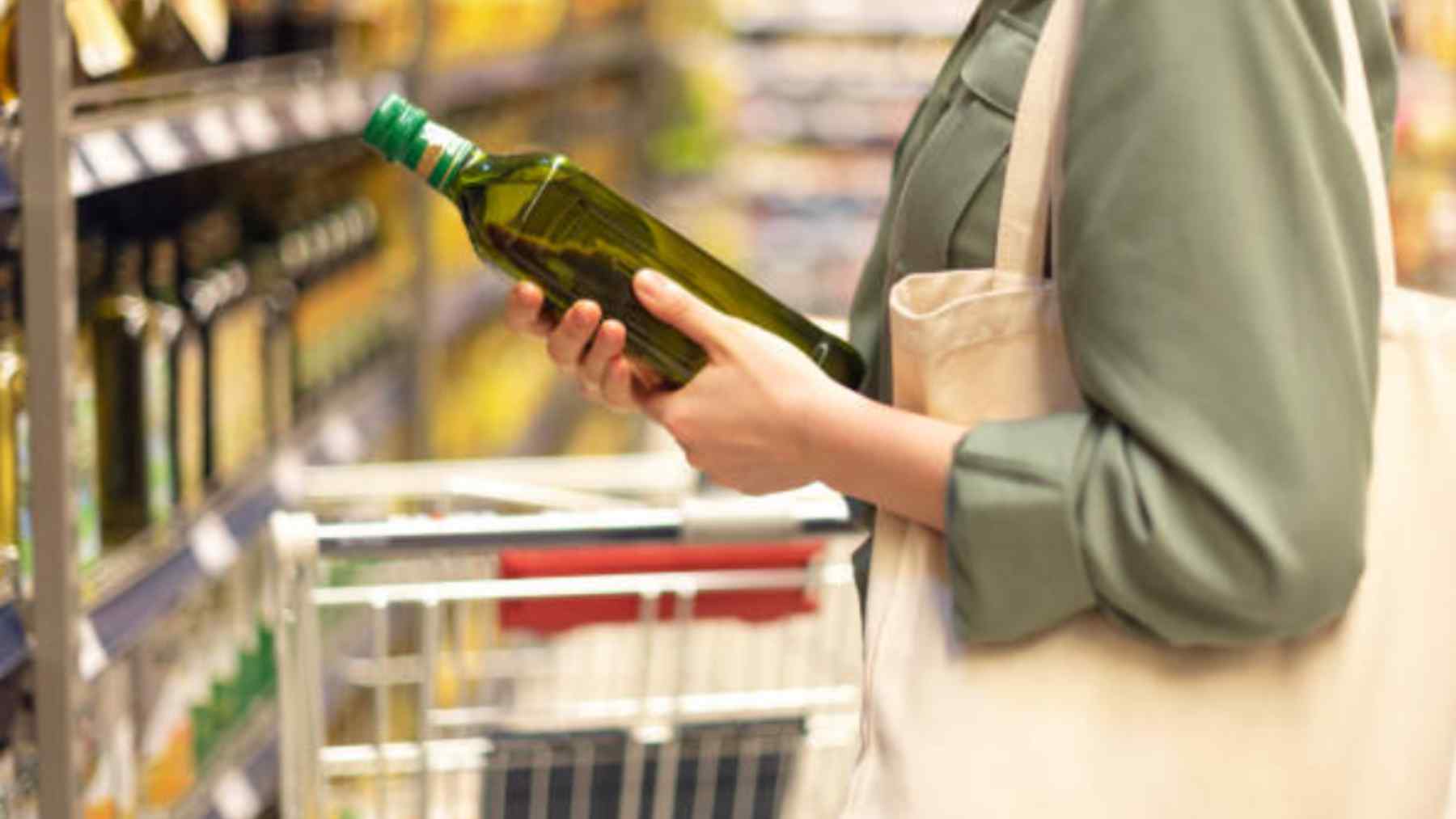 Mucho cuidado, la OCU poner en alerta a los consumidores de este aceite de oliva