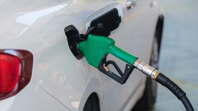 El desconocido y útil truco que ya usan muchos conductores para ahorrar en gasolina