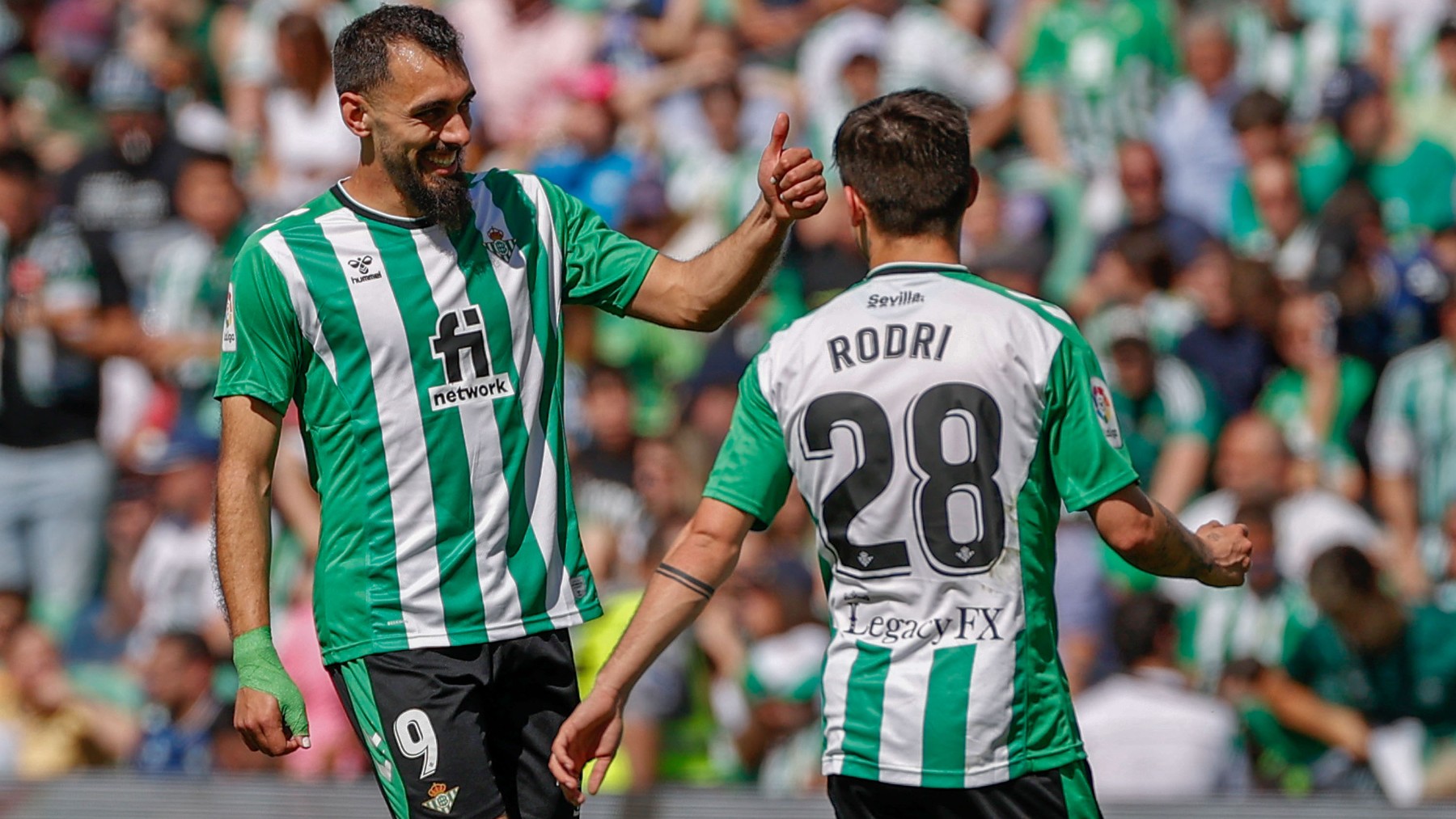 Borja Iglesias celebra un gol. (EFE)