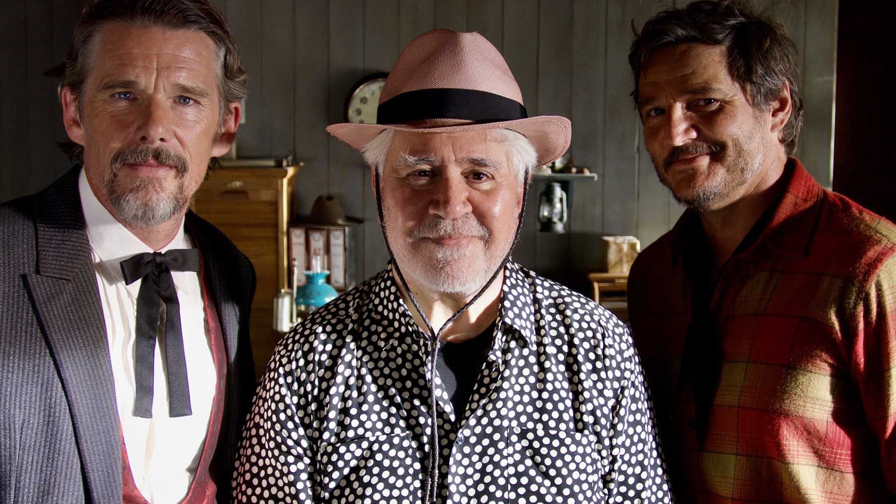 Ethan Hawke, Pedro Almodóvar y Pedro Pascal en el rodaje de ‘Strange Way of Life’