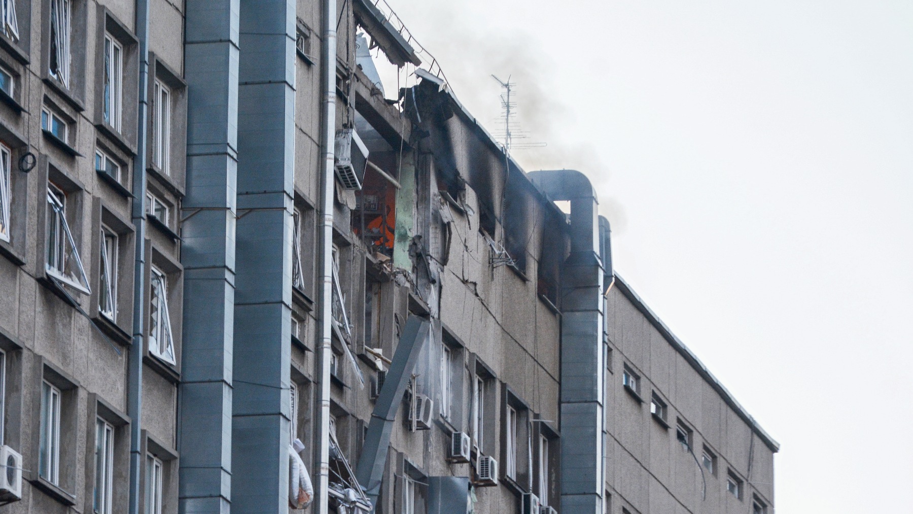 Edificio atacado por un dron iraní (Foto: Europa Press).