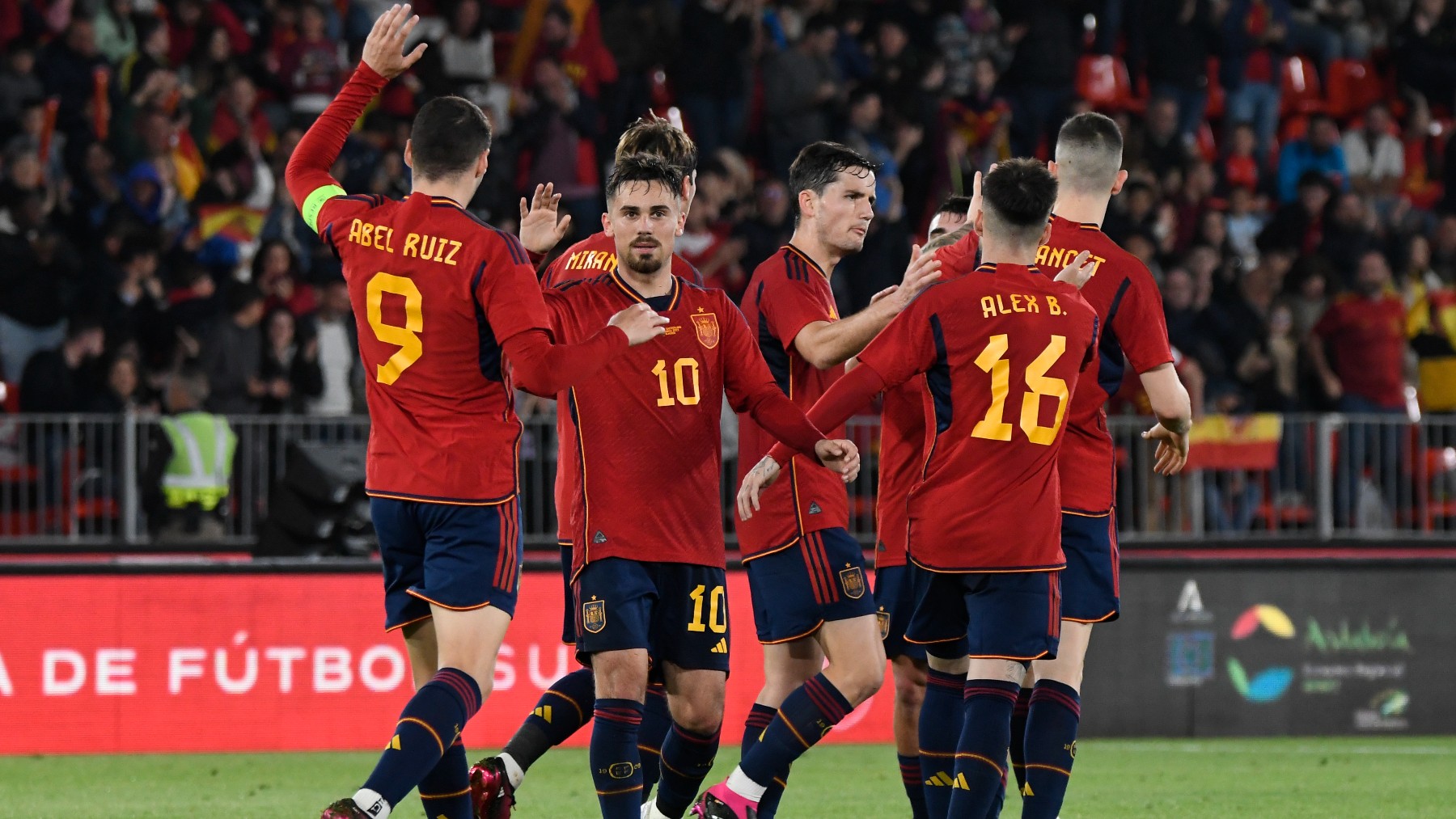 España celebra un gol contra Suiza. (EFE)