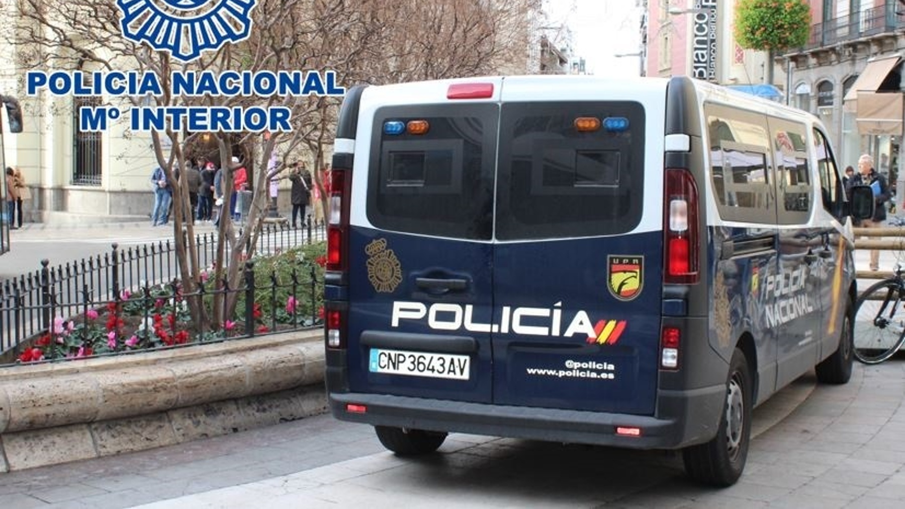 Furgón policial en centro de Granada (CNP).