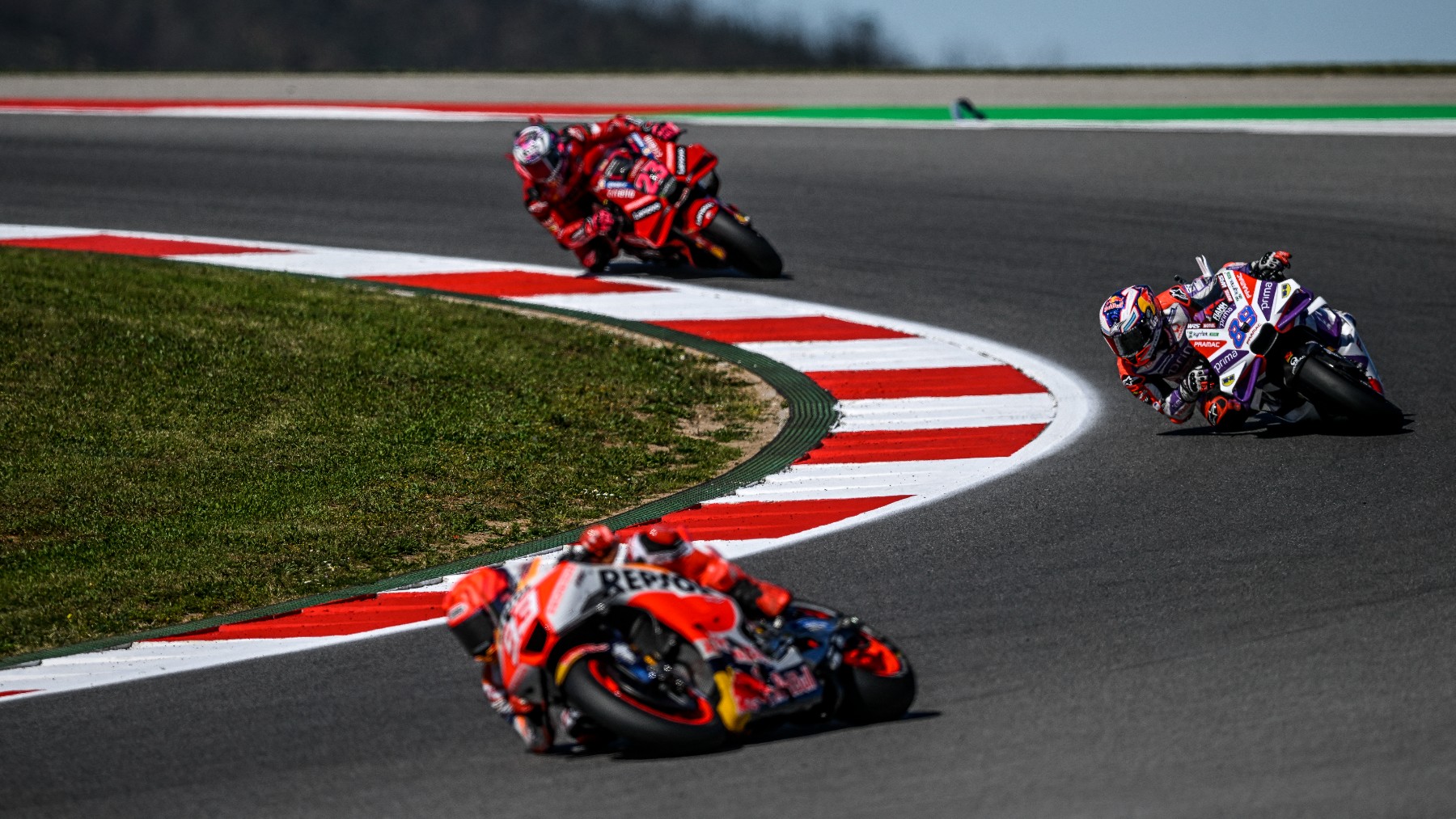 Márquez, en la carrera al sprint. (AFP)