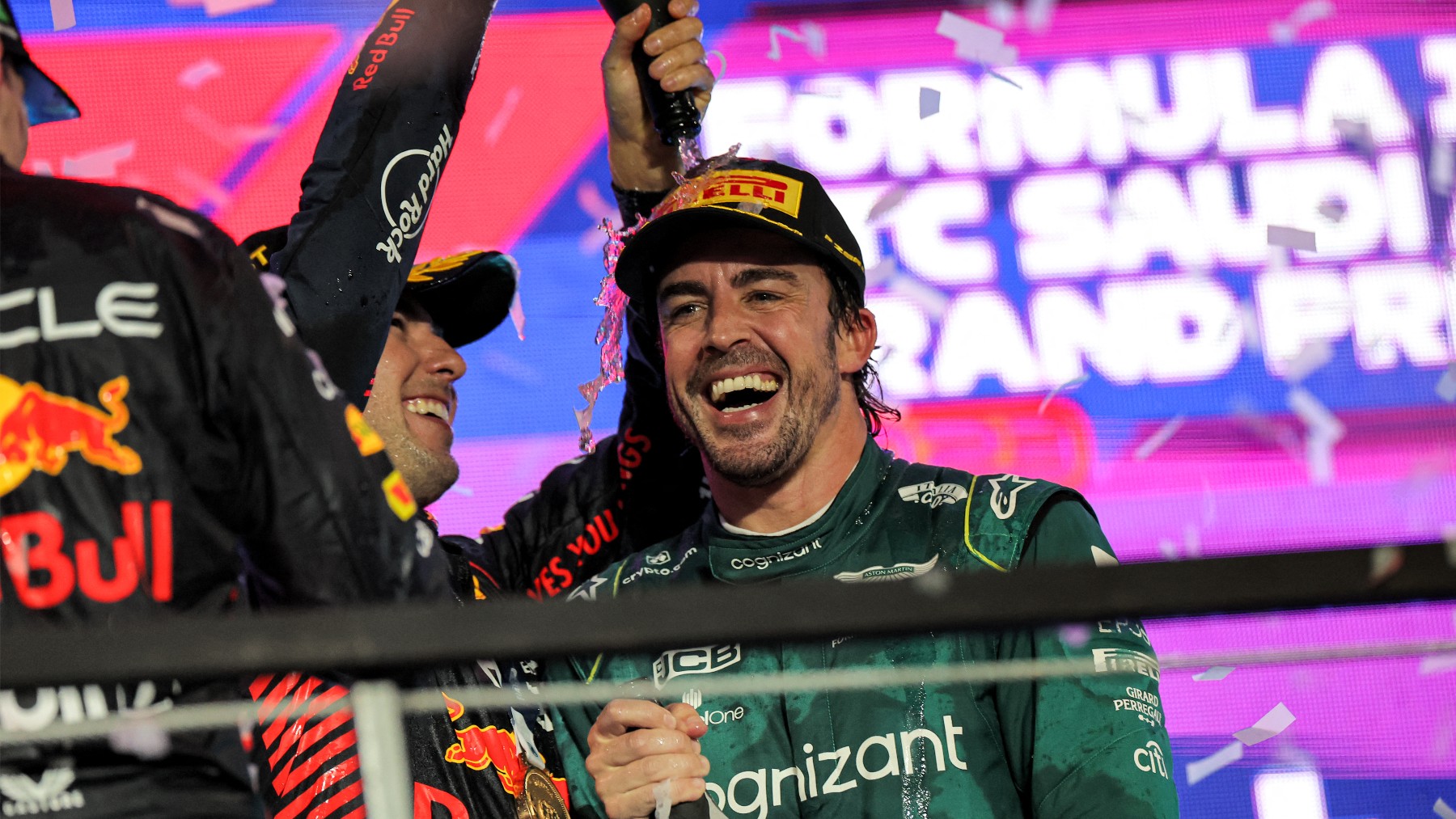 Alonso en el podio de Arabia Saudí. (AFP)