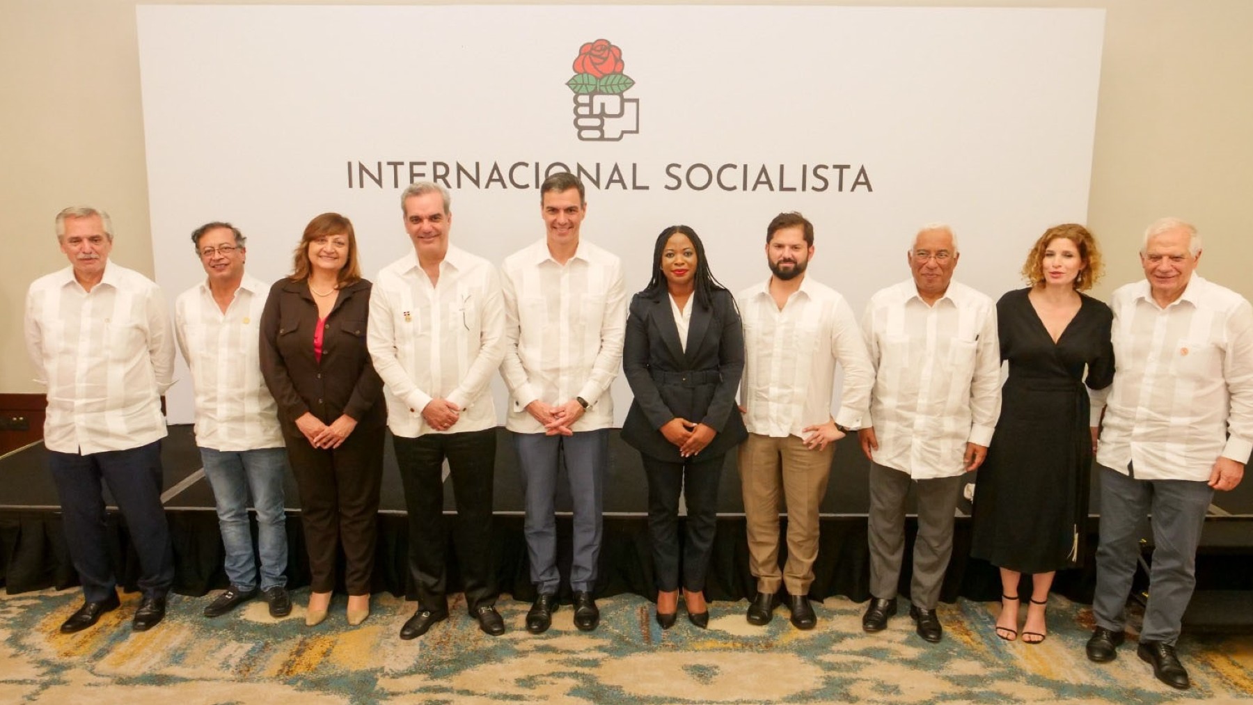 Pedro Sánchez junto a otros líderes progresistas iberoamericanos en el marco de un encuentro de la Internacional Socialista.
