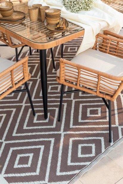 Dale la bienvenida al verano con esta alfombra de Sklum: queda bien tanto en el salón o patio de tu casa