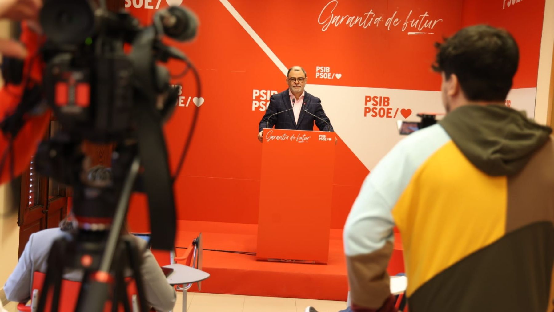 Cosme Bonet, secretario de Organización del PSOE de Baleares, durante la rueda de prensa.