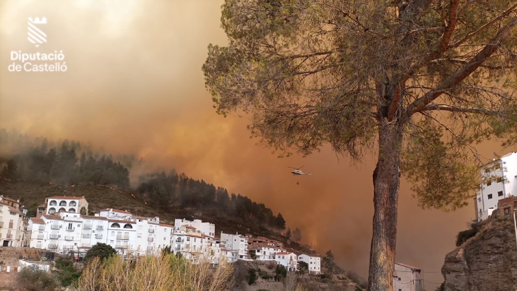 Una imagen del incendio publicada por los bomberos de la Diputación de Castellón.