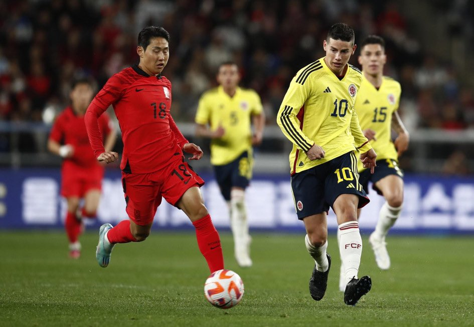 Kang y James Rodríguez, en el Corea-Colombia