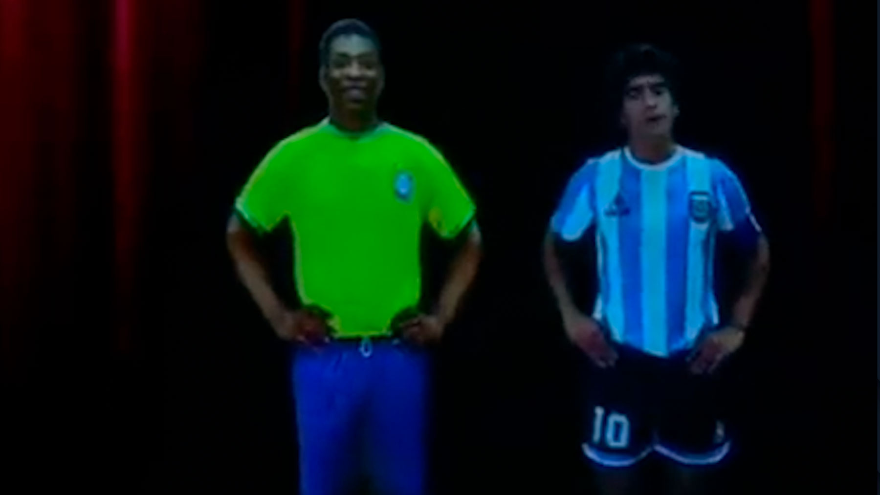 Holograma de Maradona y Messi.