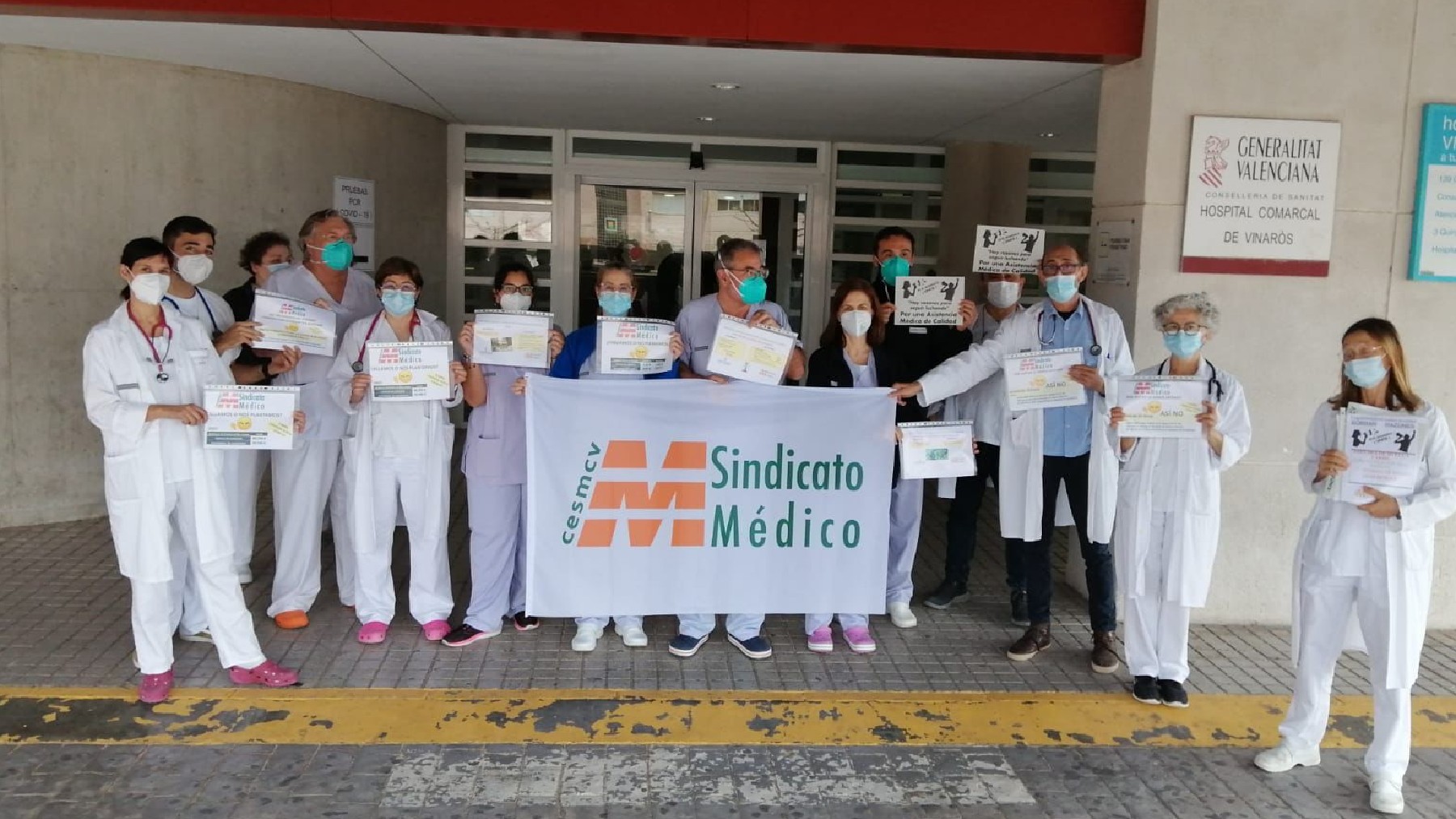 Concentración del Sindicato Médico de la Comunidad Valenciana CESM-CV a las puertas del hospital comarcal de Vinaroz.