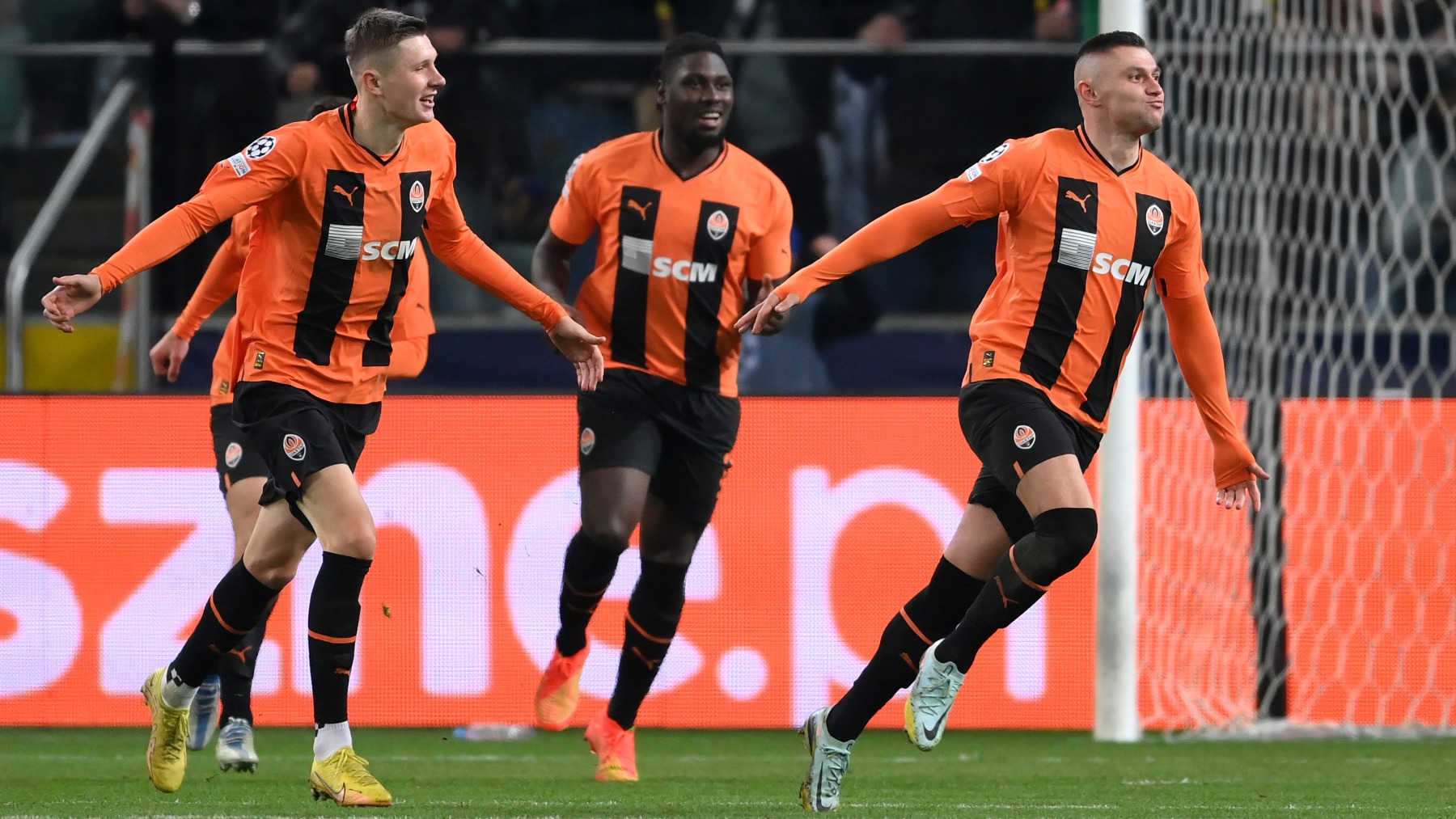 Jugadores del Shakhtar Donetsk celebrando un gol. (Getty)