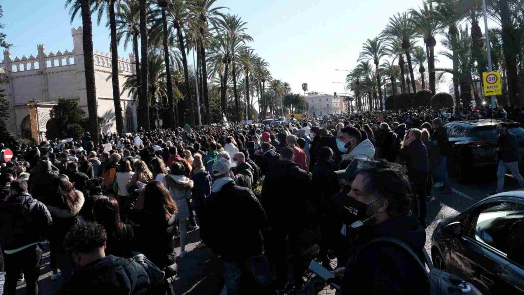 Manifestación de los hosteleros de Baleares en enero de 2021 frente a la sede del Consolat de Mar.