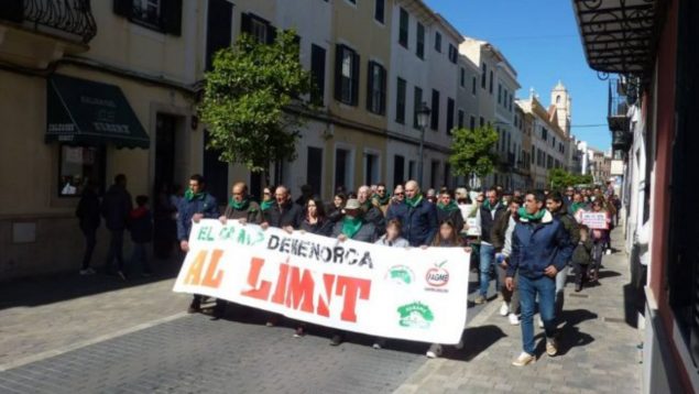 El Govern presenta con tres años de retraso el plan para salvar una ganadería