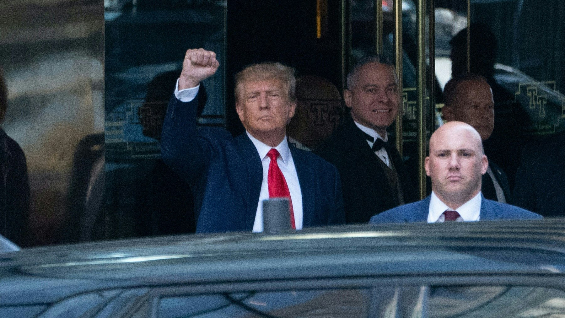Donald Trump antes de salir hacia la Corte de Manhattan (Foto: AFP).