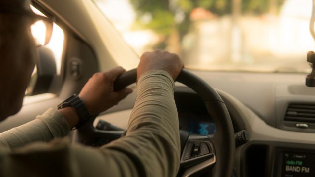 Chivarte de las infracciones de otros al volante te puede hacer rico: es así de fácil