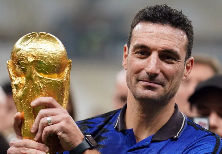 Scaloni, con la Copa del Mundo