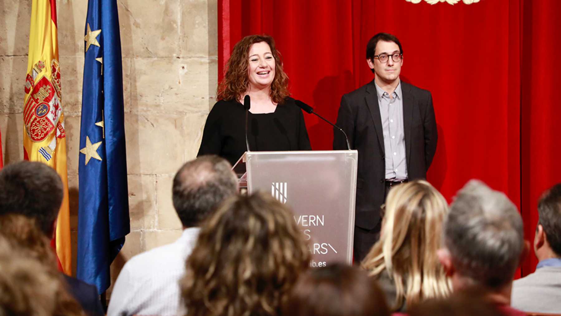 La ex presidenta del Govern, Francina Armengol, con el ex conseller socialista, Iago Negueruela.