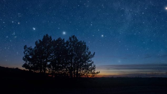 Cielo con estrellas