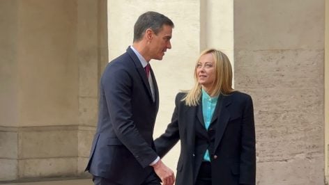Pedro Sánchez y Giorgia Meloni este miércoles en la sede del Gobierno de Italia. Foto: Joan Guirado