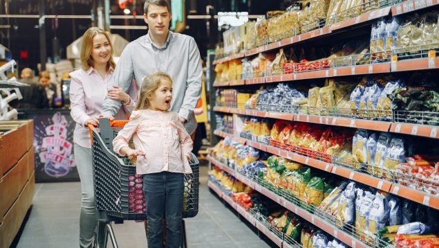 Ahorrarás 1.000 euros haciendo la compra: la OCU descubre el supermercado más barato de España