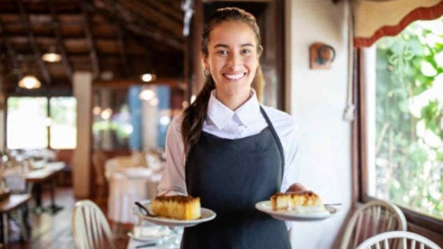 Surrealista oferta de trabajo para ejercer de camarero en Semana Santa