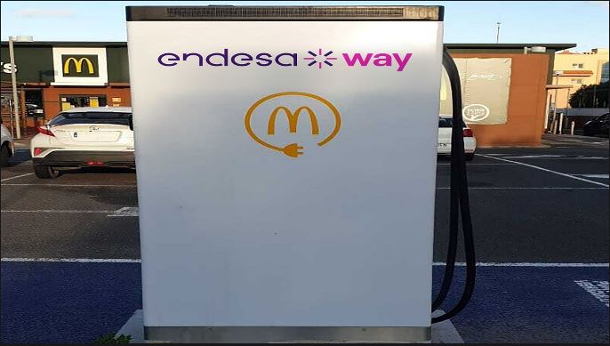 Cargador de Endesa X Way para McDonald’s. ENDESA