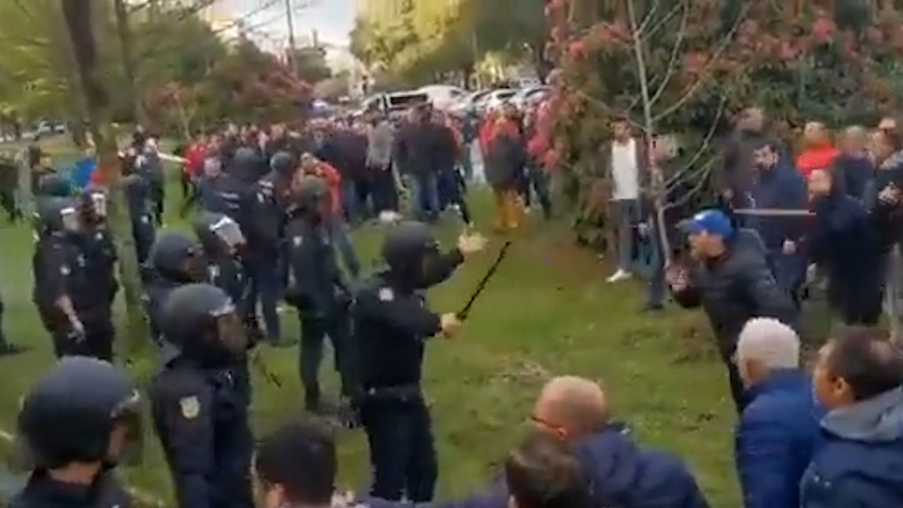 16 policías heridos durante la manifestación de bateeiros en Santiago de Compostela