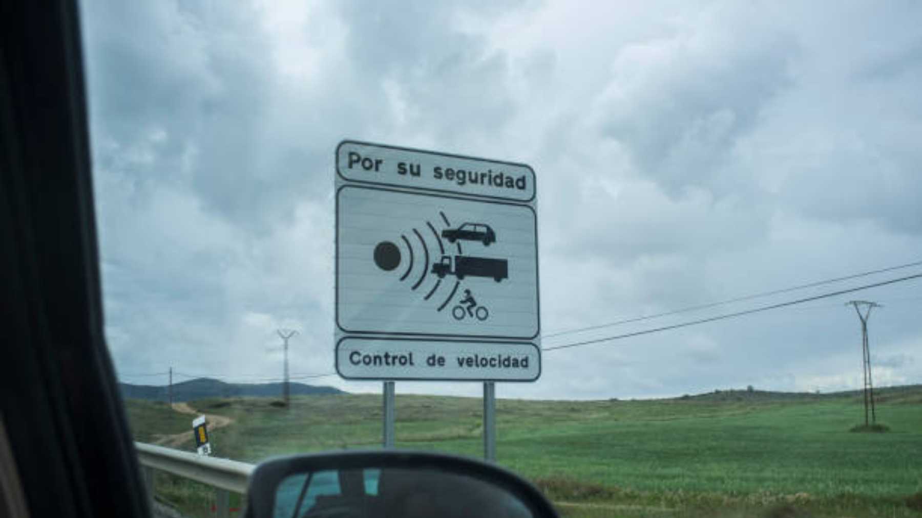 El radar de la DGT que está escondido detrás de una señal