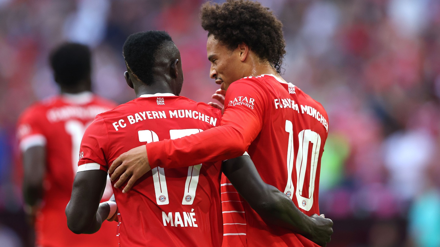 Sadio Mané y Leroy Sané durante un partido de la Bundesliga con el Bayern. (Getty)