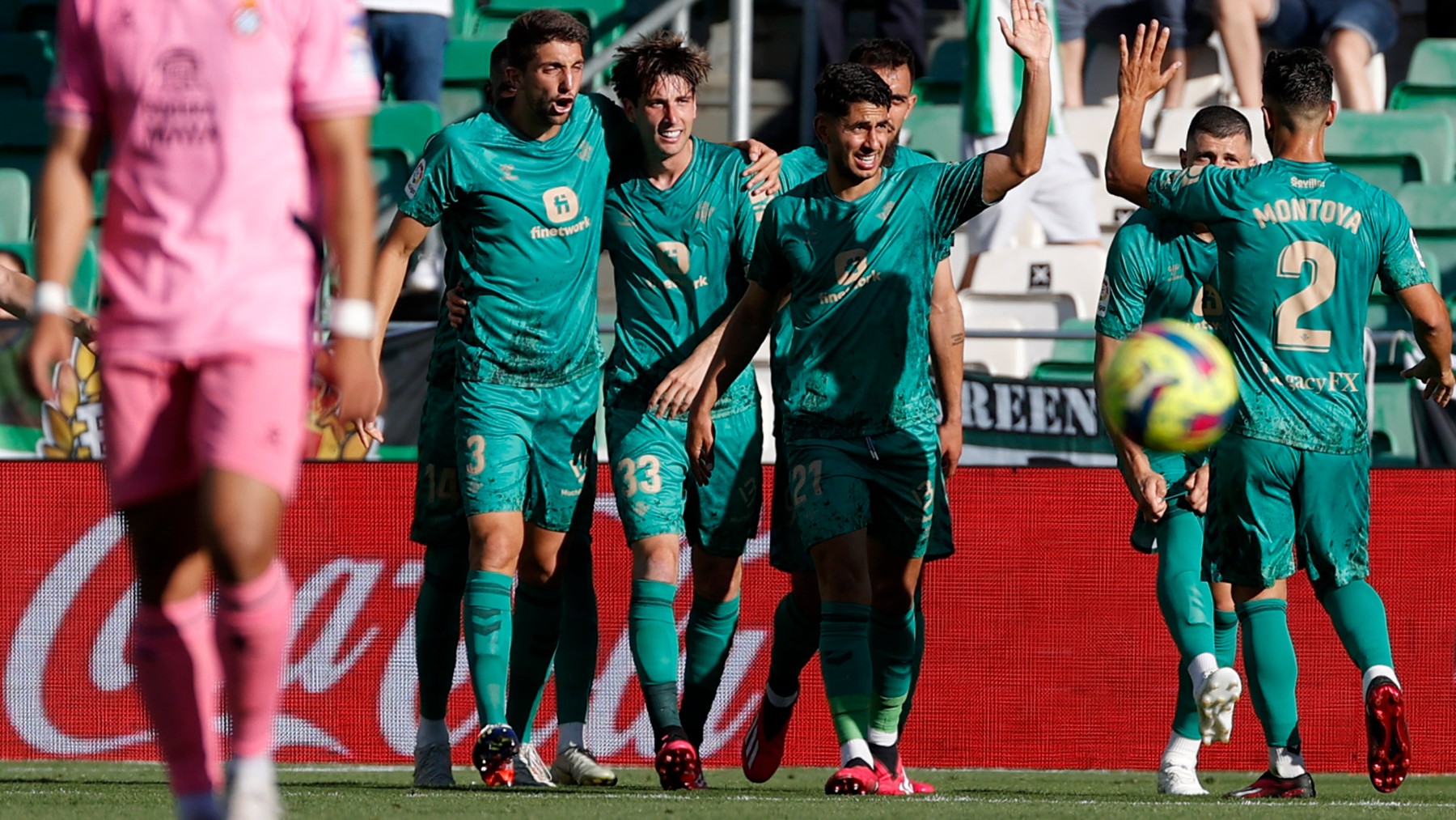 Los jugadores del Betis celebran un gol ante el Espanyol. (EFE)