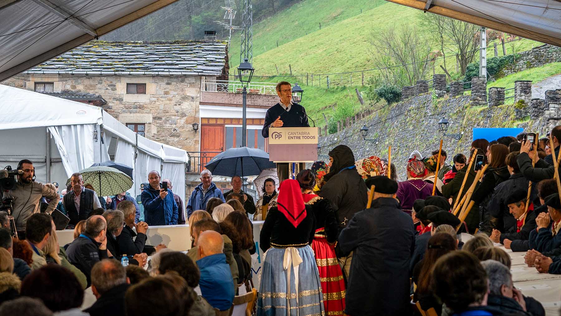 Feijóo este sábado en Vega de Pas (Cantabria).