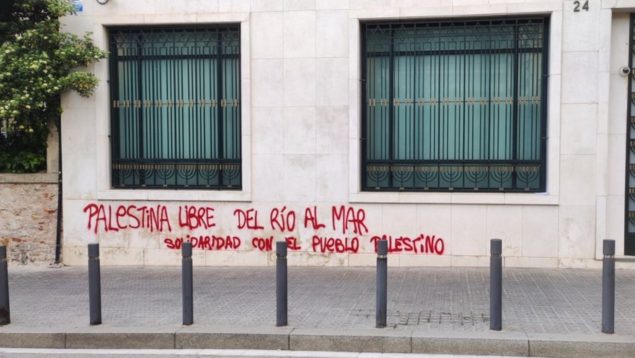 Vandalismo antisemita contra una gran sinagoga en Barcelona tras la ruptura de Colau con Israel