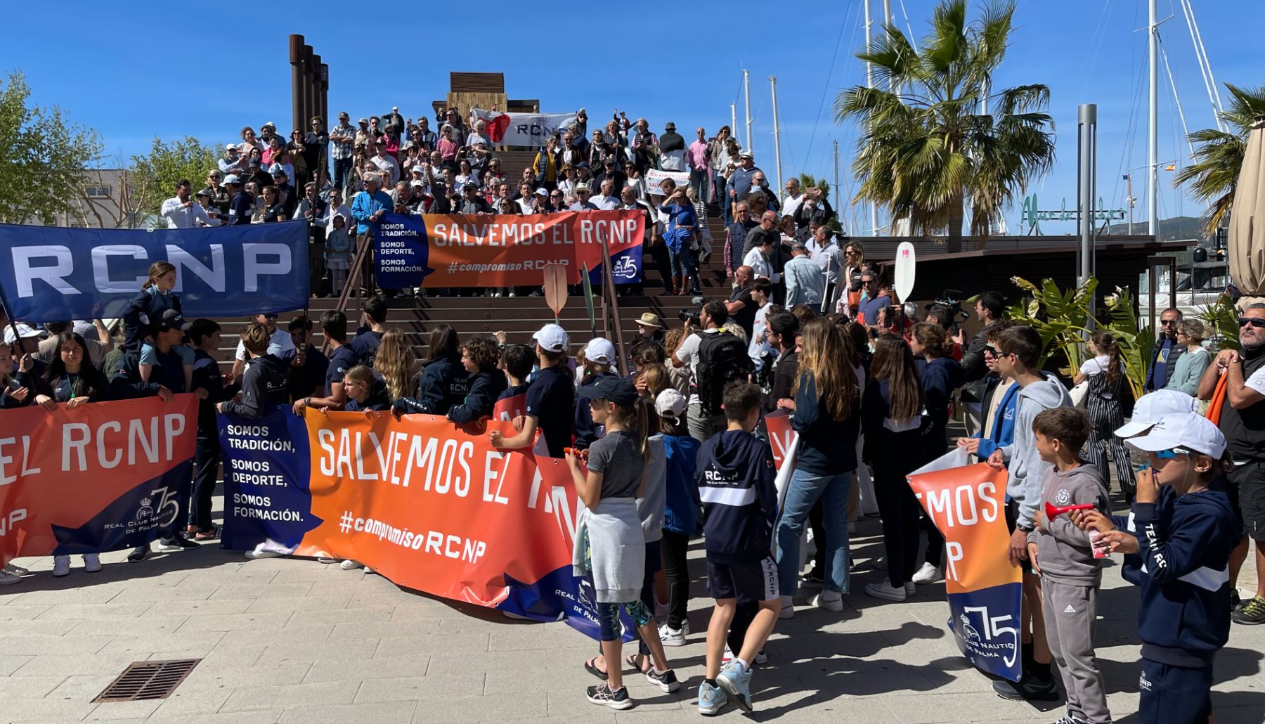 Manifestación a favor del Club Náutico de Palma.