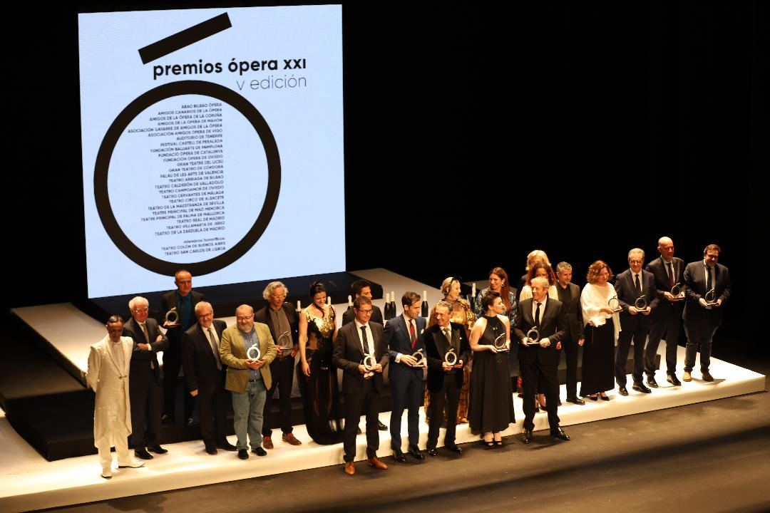 Foto de los premiados en la gala Ópera XXI.