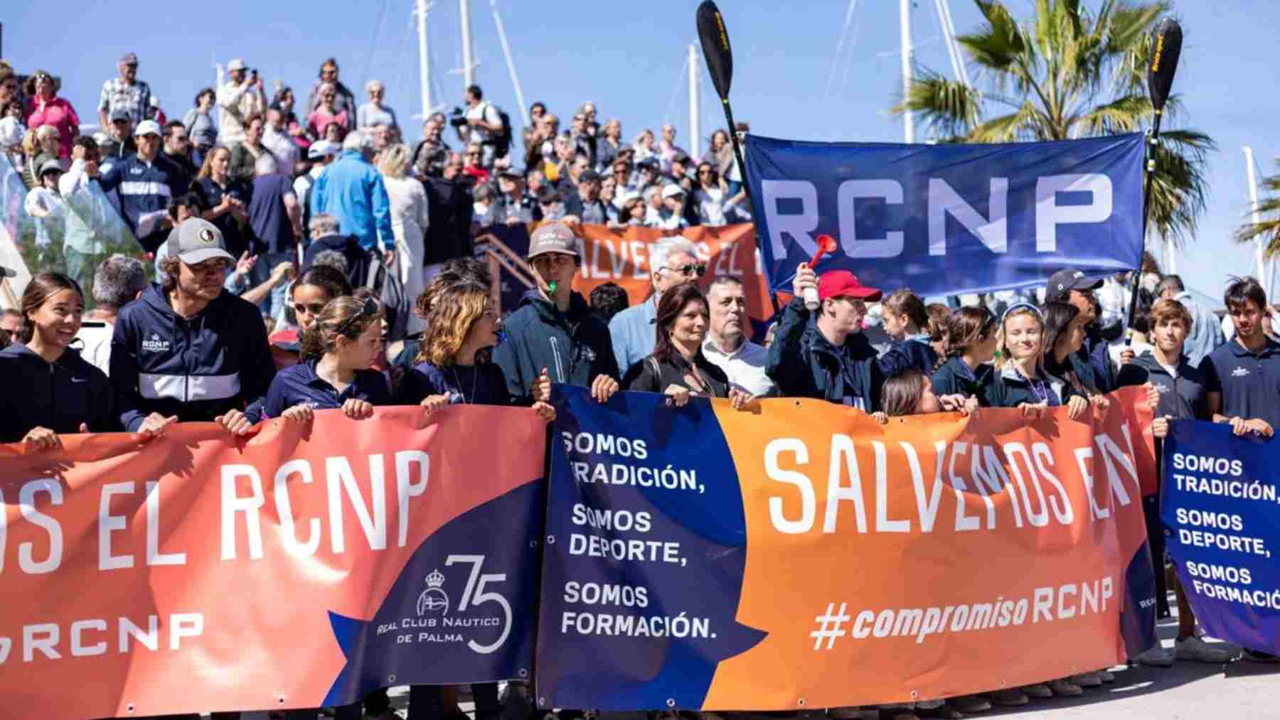 Manifestación a favor del Real Club Náutico de Palma.