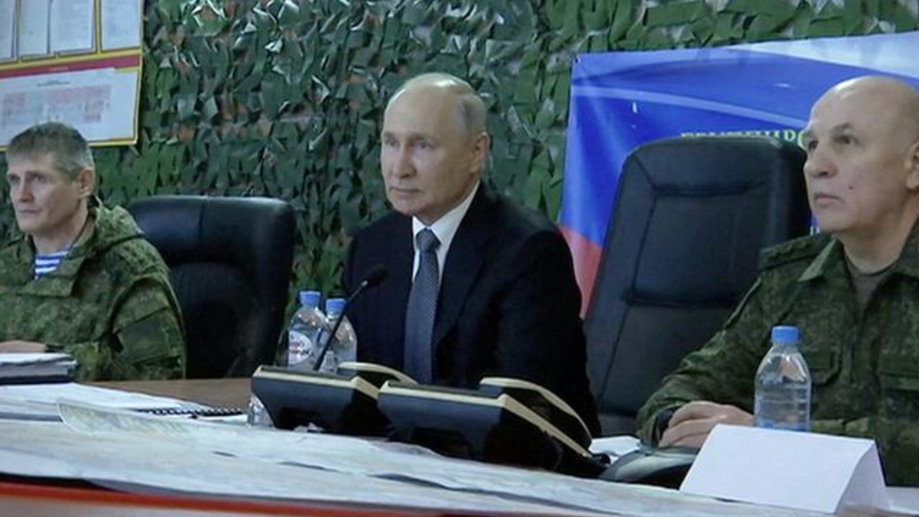 Putin, durante su visita a los cuarteles generales de Jersón y Lugansk. (Foto: Kremlin)